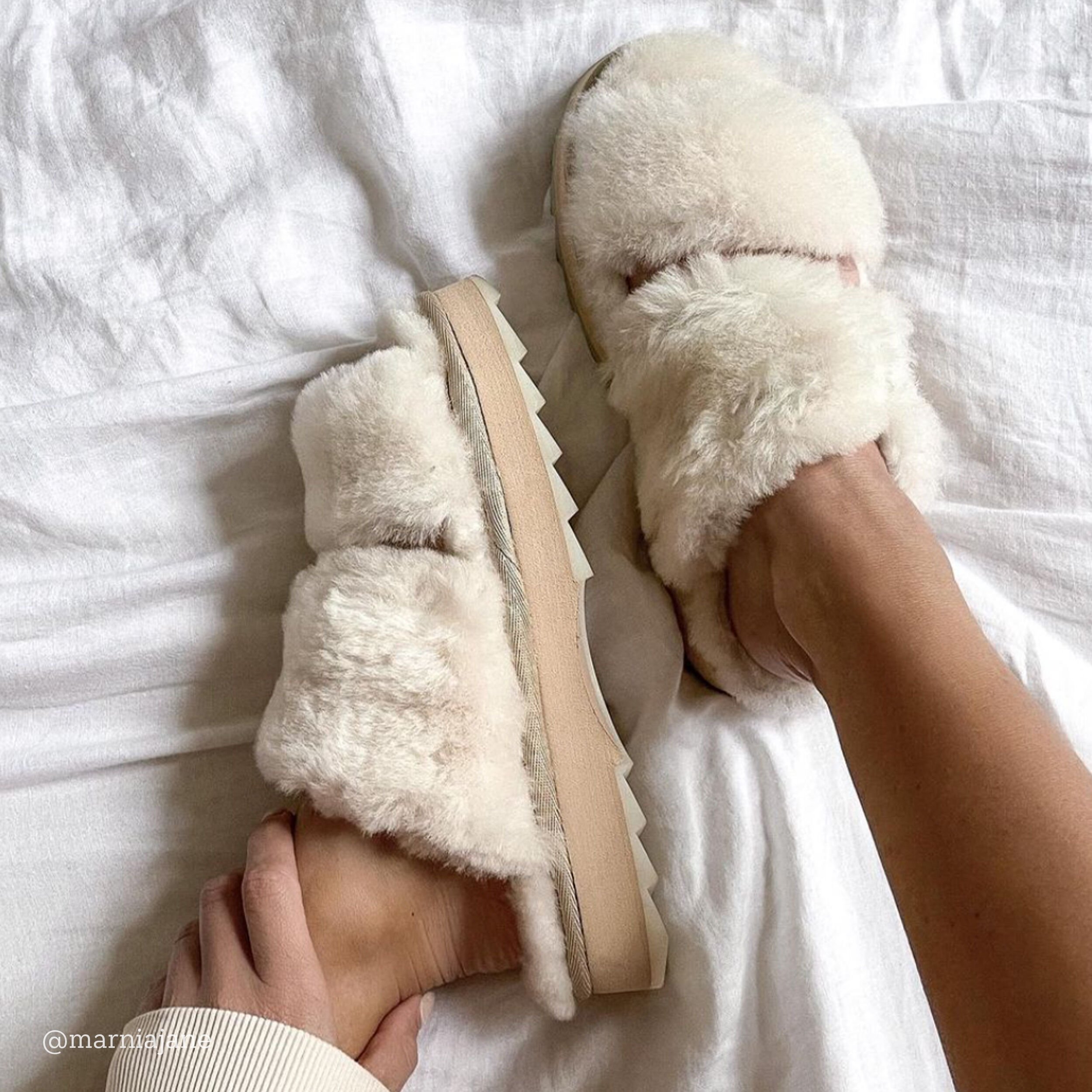 Emu top sharky slippers