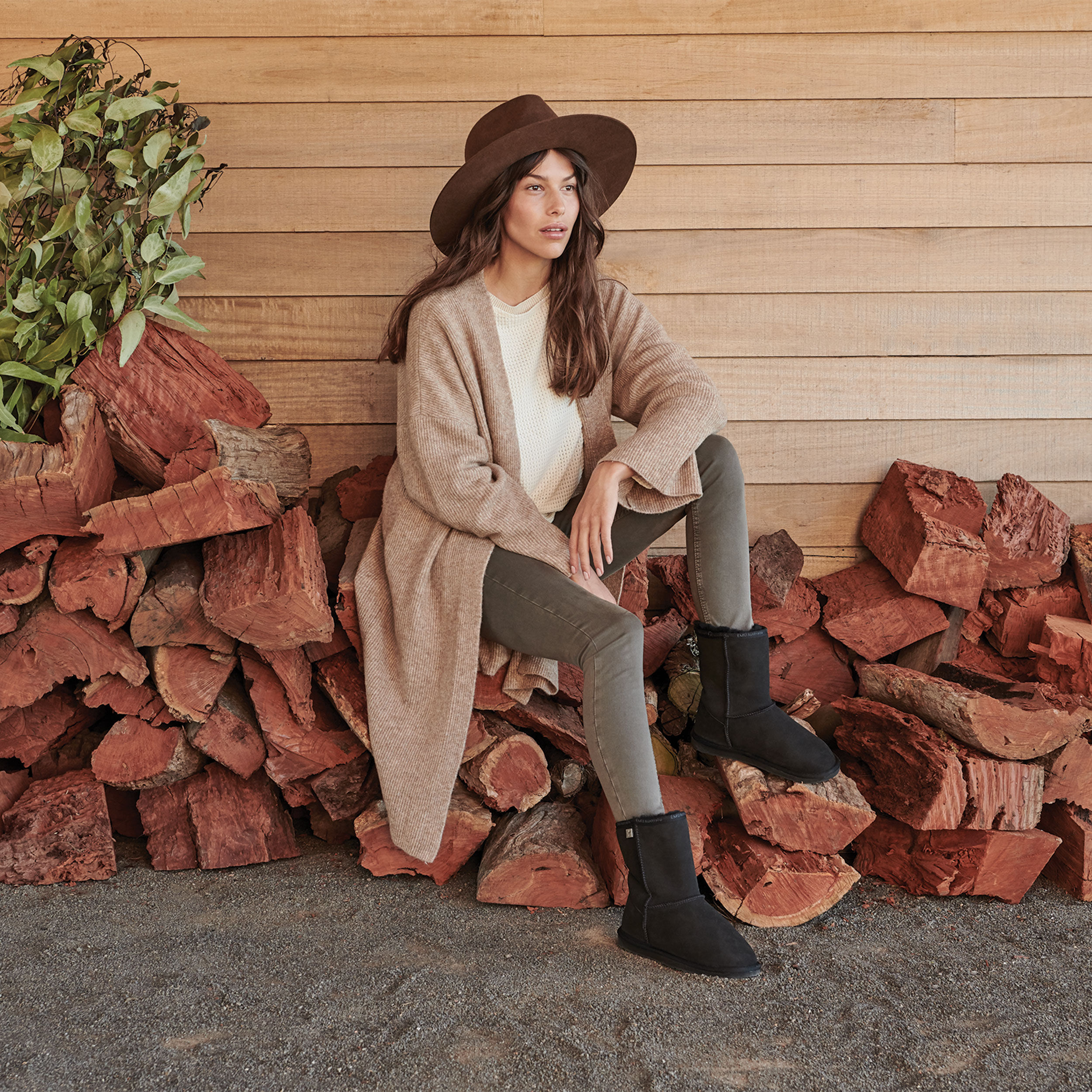 Platinum Stinger Slim Lo Womens Sheepskin Boot EMU Australia