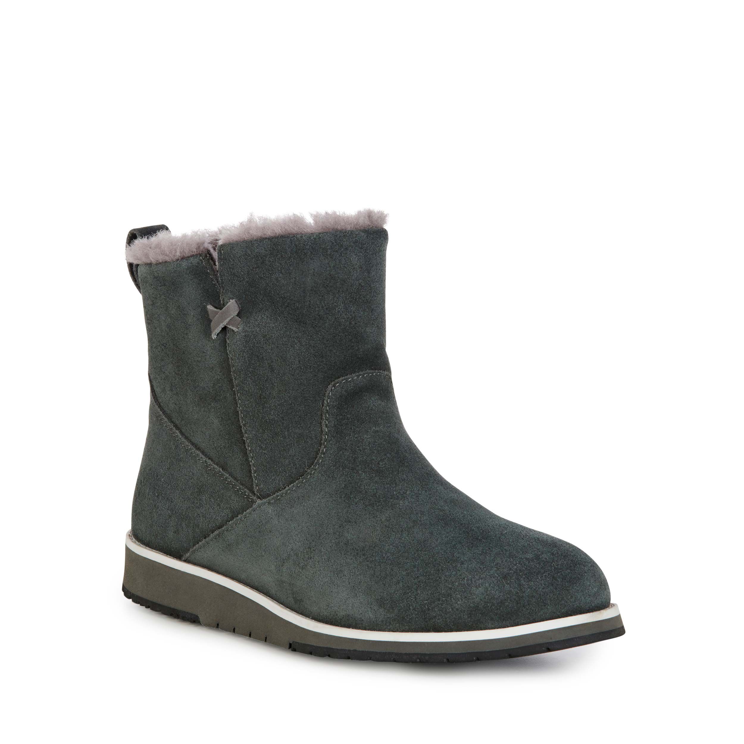 lucchese gator tail boots