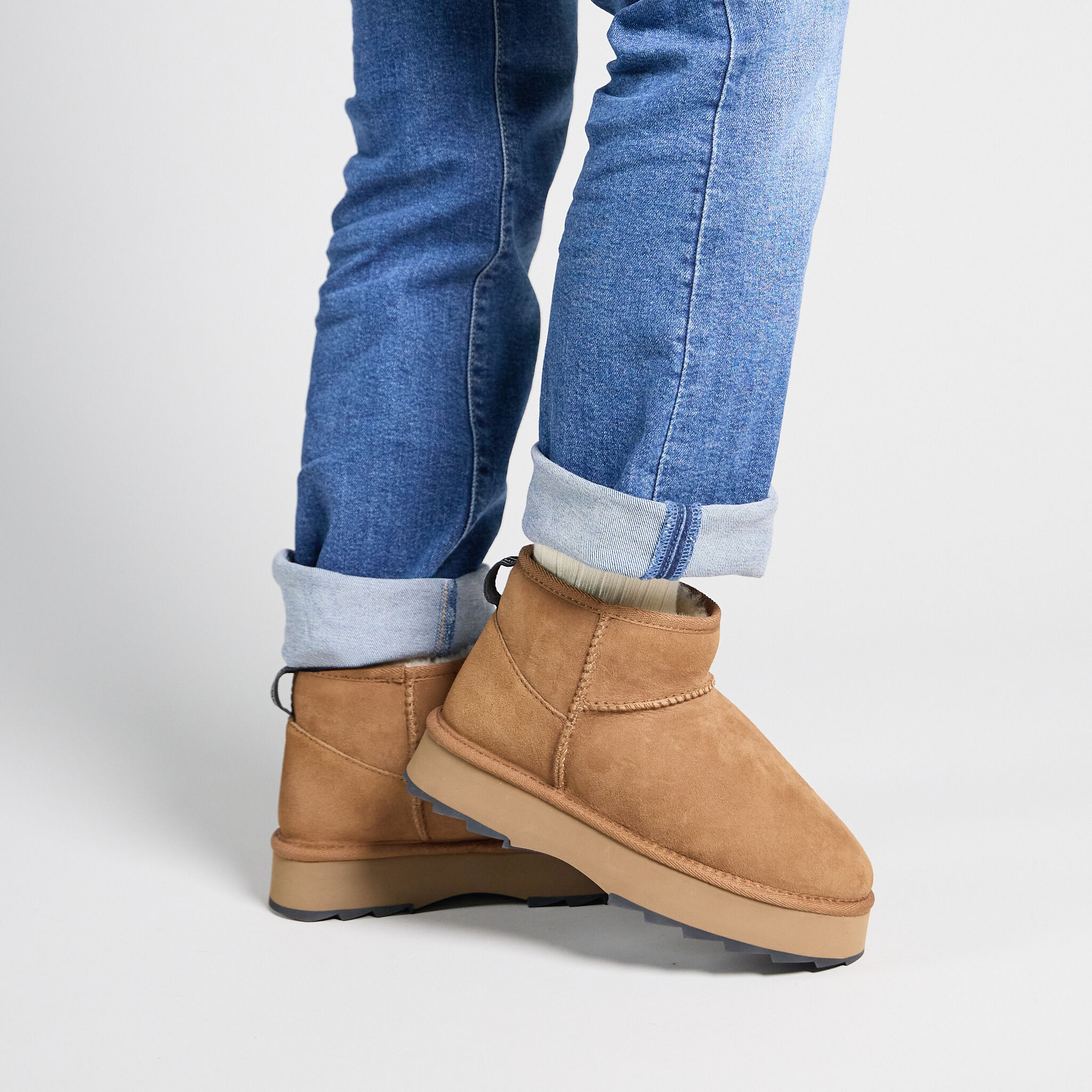 新品未使用　EMU ショートムートン　シャークソール　モカ　サイズ7 新品未使用 EMU ショートムートン シャークソール モカ サイズ7 新品未