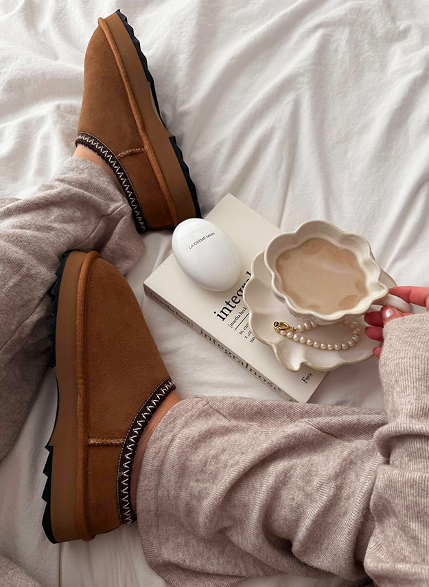 Slippers & Moccasins